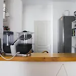 Hostnfly Apartments - Charming Apt Near The Arc De Triomphe